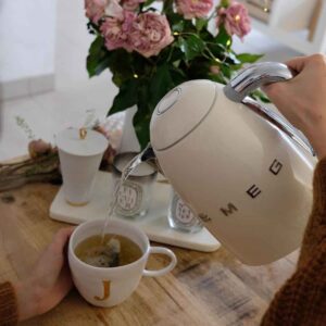 کتری برقی اسمگ رنگ سفید مدل KLF03